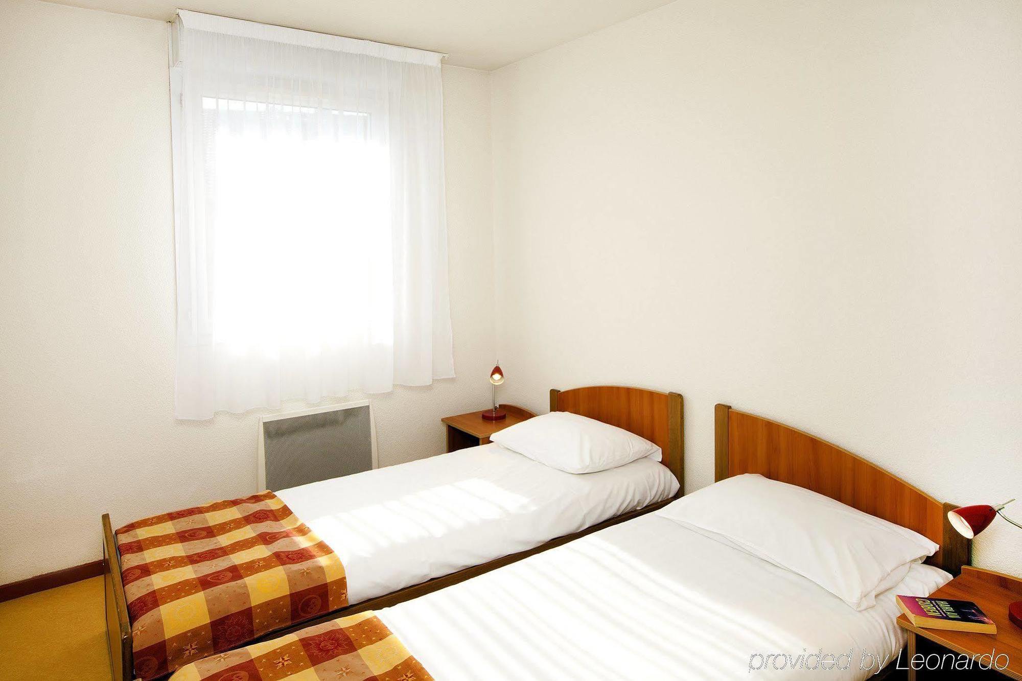 Sejours & Affaires Geneve Saint Genis Aparthotel Exterior photo